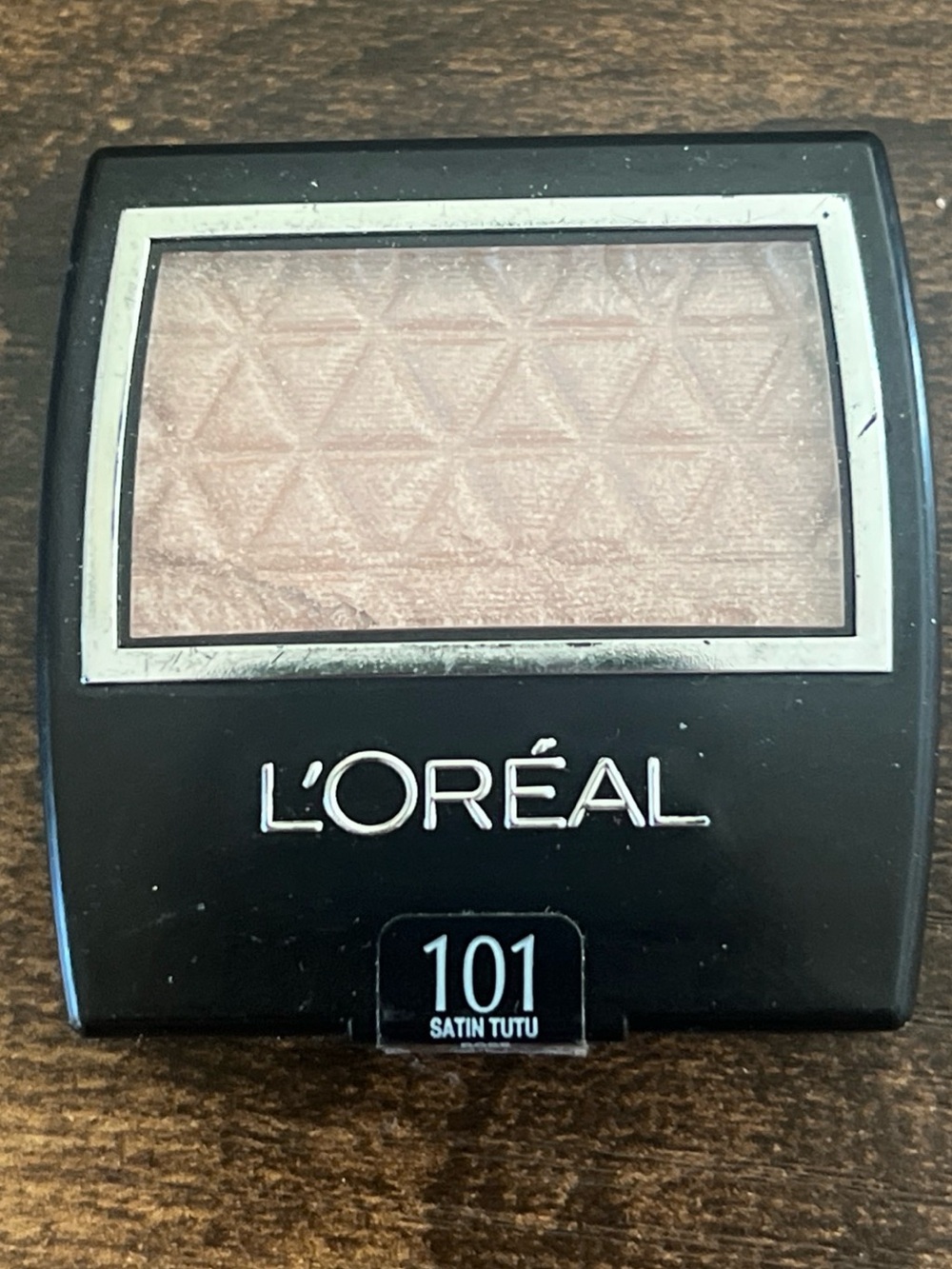 L’Oréal Wear Infinite Studio Secrets Eyeshadow 101 Satin Tutu